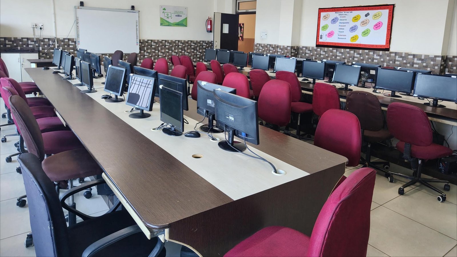 Computer laboratory at Mount Litera Zee School Jabalpur