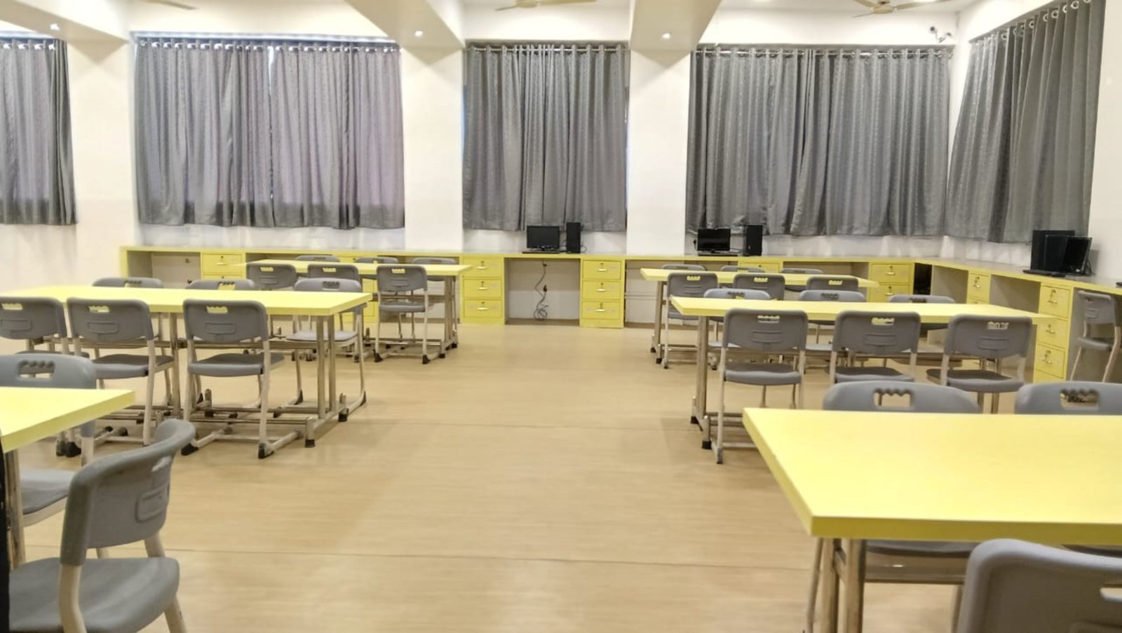 Robotics laboratory at Mount Litera Zee School Jabalpur
